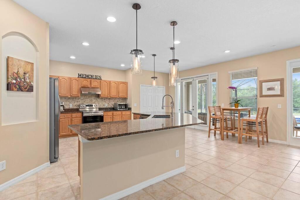 Lakeview W/8 Bedroom 5 Kingsuite 3 Miles To Disney 키시미 외부 사진